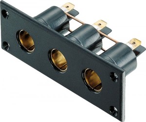 Wbudowane potrójne gniazdo Pro Car max. 16 A / 12–24 V.